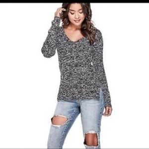 Guess Knit Pullover Sweater B & W V-Neck Medium